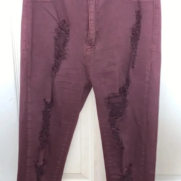 Fashion Nova ripped front jeans - Picture 2 of 4